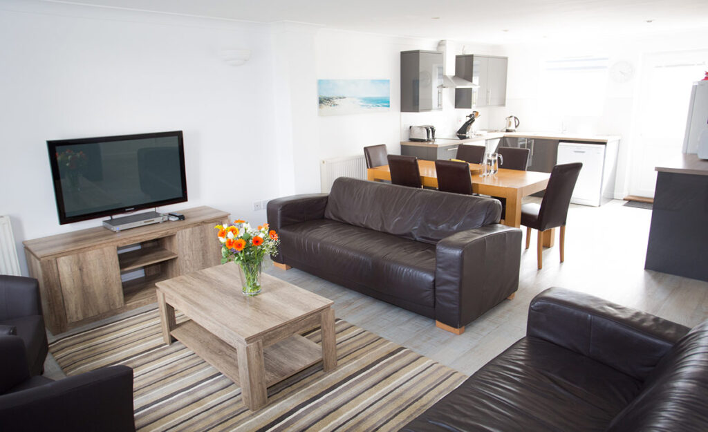 Open-plan lounge and kitchen in a holiday cottage at Atlantic Reach